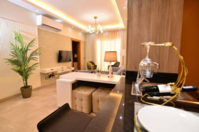 Modern Apt in the City Center with Pool & Gym